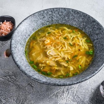 شوربة الشعيرية بالثوم والهيل