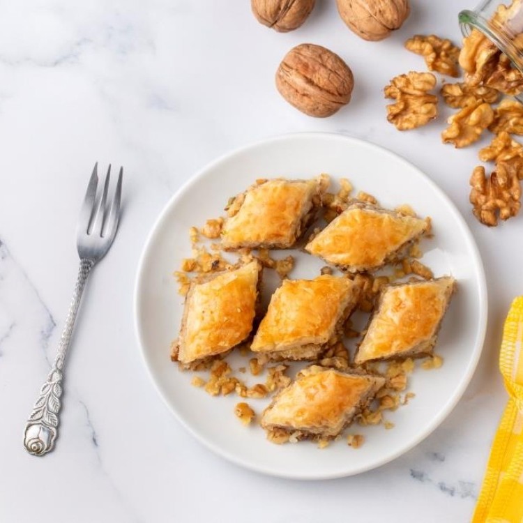 طريقة عمل البقلاوة بالجلاش والمكسرات