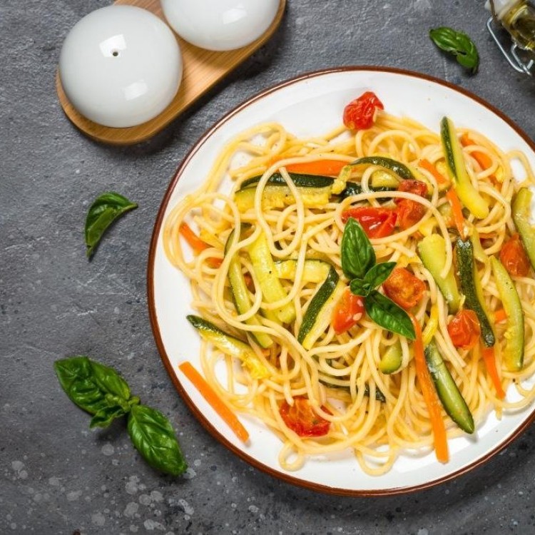 مكرونة بالخضار والزيت