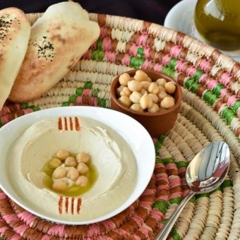 حمص بالطحينة للفطور