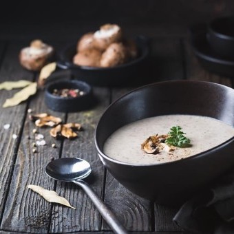 الشوربة البيضاء بالدجاج والكريمة