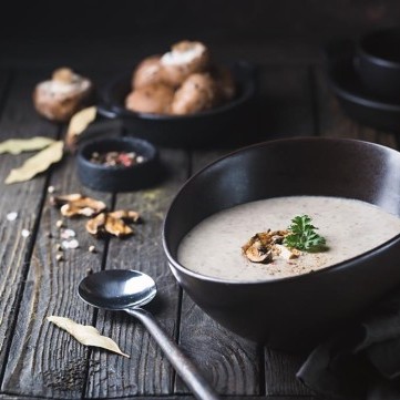 الشوربة البيضاء بالدجاج والكريمة