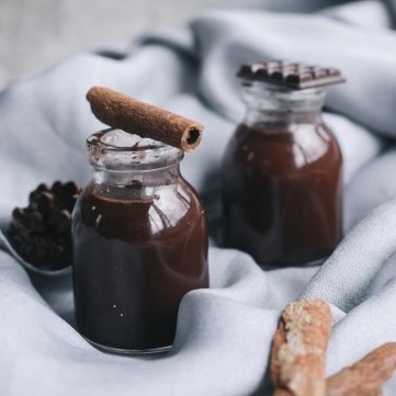 الصلصات المصممة لإضفاء لمسة مميزة على الحلويات