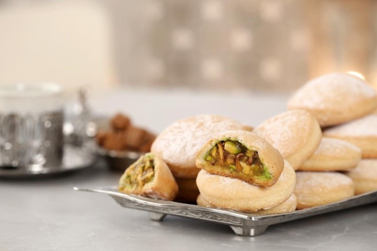 معمول العيد الهش بالفستق