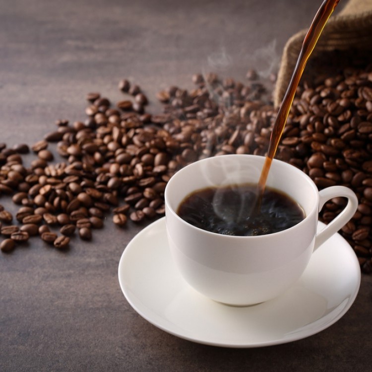 دراسة حديثة: مجرد التفكير بالقهوة له نفس تأثير تناولها على المخ