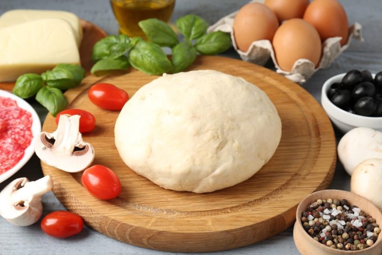 عجينة البيتزا المنزلية