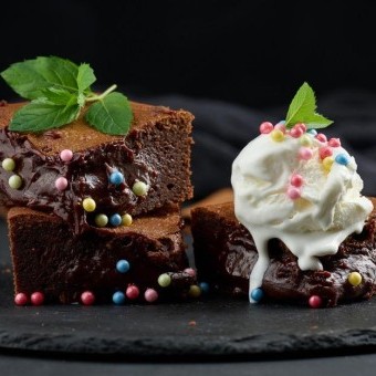 كيكة البراوني المحشية