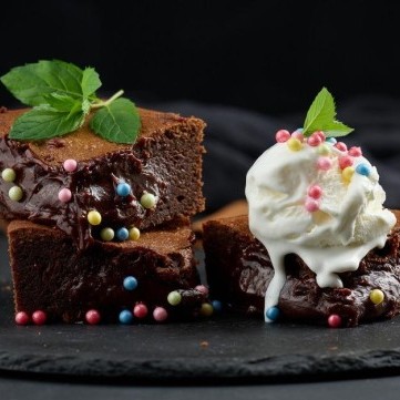 كيكة البراوني المحشية