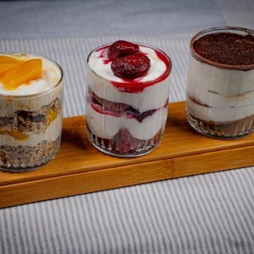 حلا اللبن اليوناني البارد بحشوات منوعة بالفيديو