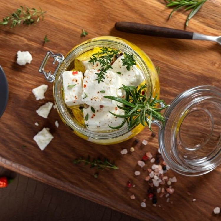 جبنة بالزعتر وزيت الزيتون