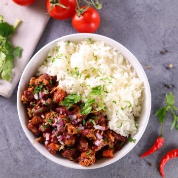 رز أبيض مع صوص الدقوس