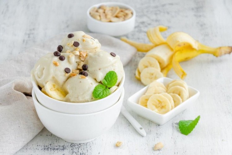 طريقة عمل آيس كريم موز سهل