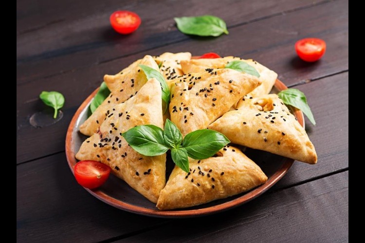 فطائر السبانخ على الطريقة الخليجية