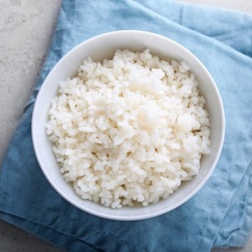 أعدي الأرز الأبيض المفلفل دون تعجين