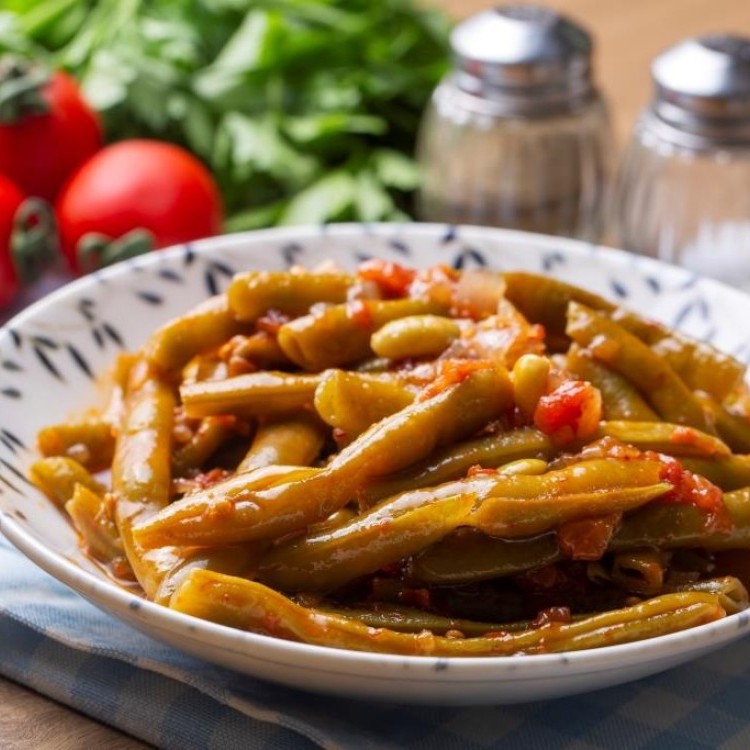 الفاصوليا الخضراء بصلصة الطماطم