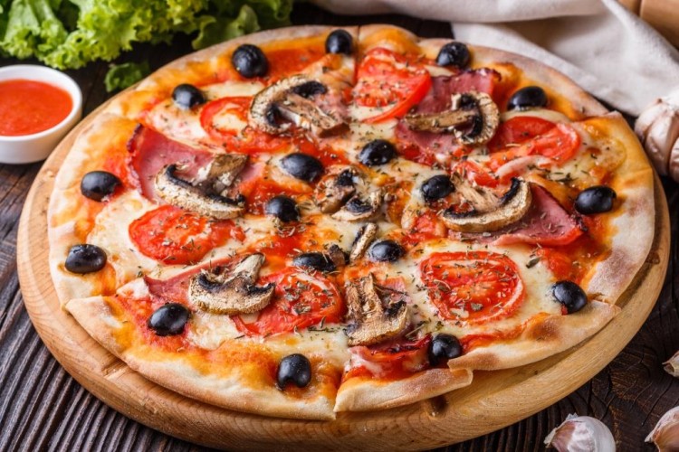 البيتزا السريعة بالمشروم والموزاريلا