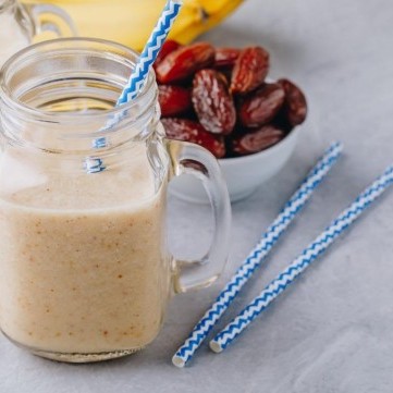 سموثي التمر والشوفان المشبع