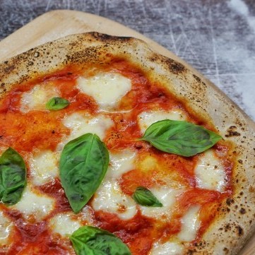بيتزا المارغريتا الإيطالية