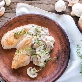 صلصة الفطر الكريمية للدجاج