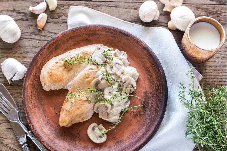 صلصة الفطر الكريمية للدجاج