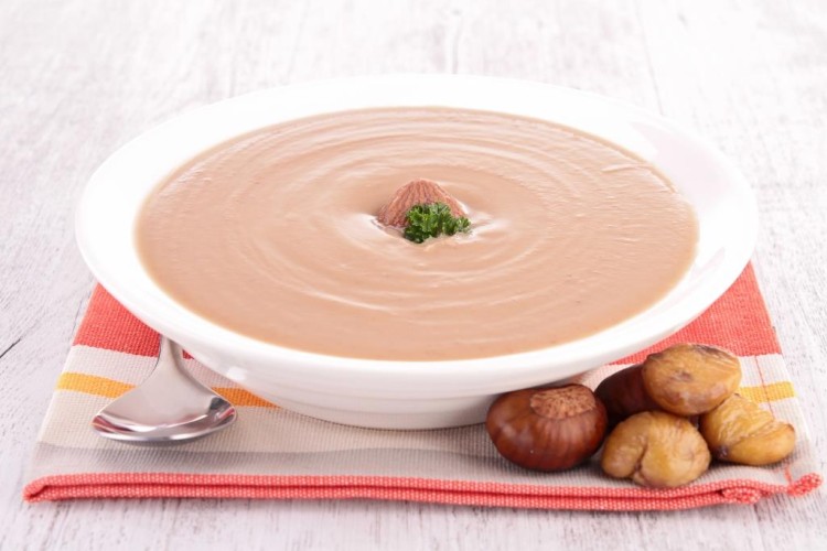 شوربة الكستناء بالكريمة