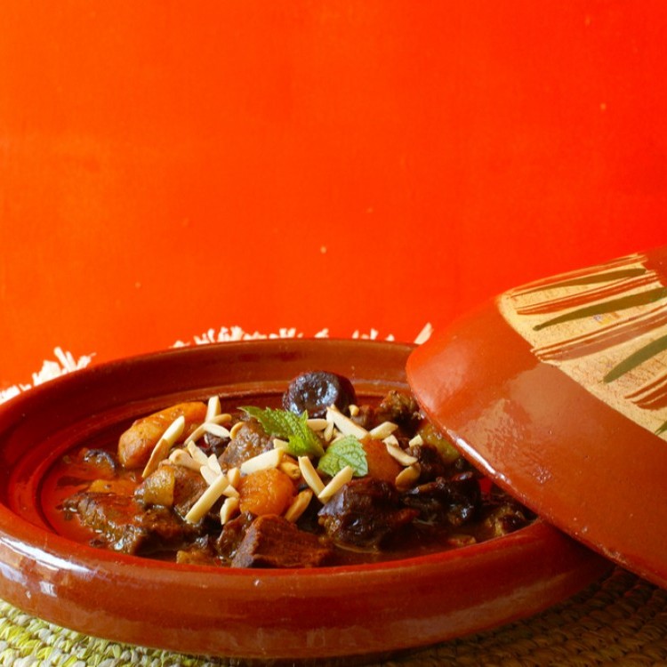 طاجن اللحم والبرقوق من المطبخ المغربي