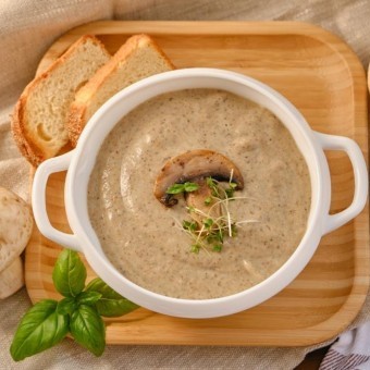شوربة الفطر البني بمرق العظام