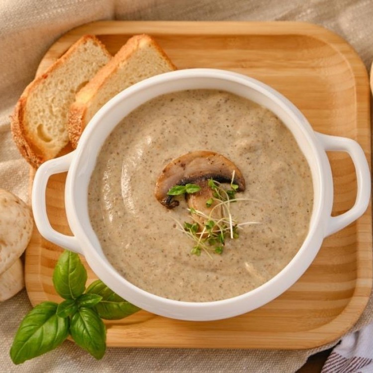 شوربة الفطر البني بمرق العظام