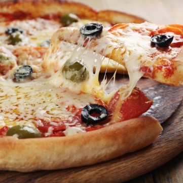 طريقة عمل البيتزا بالجبن والزيتون