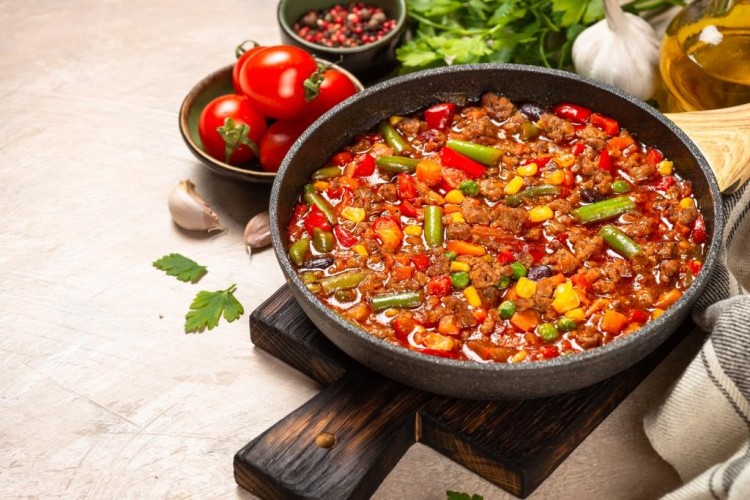 يخنة الخضار بالطماطم والبصل للرجيم