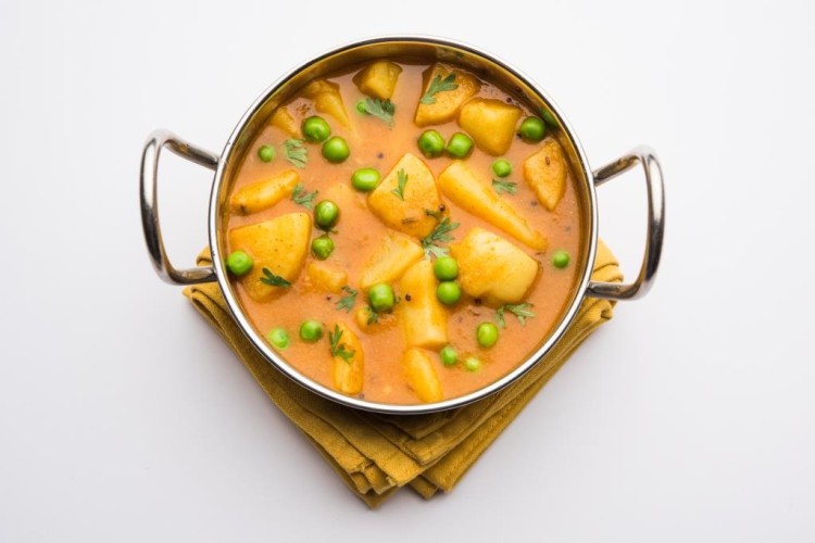 يخنة البطاطس والبازلاء