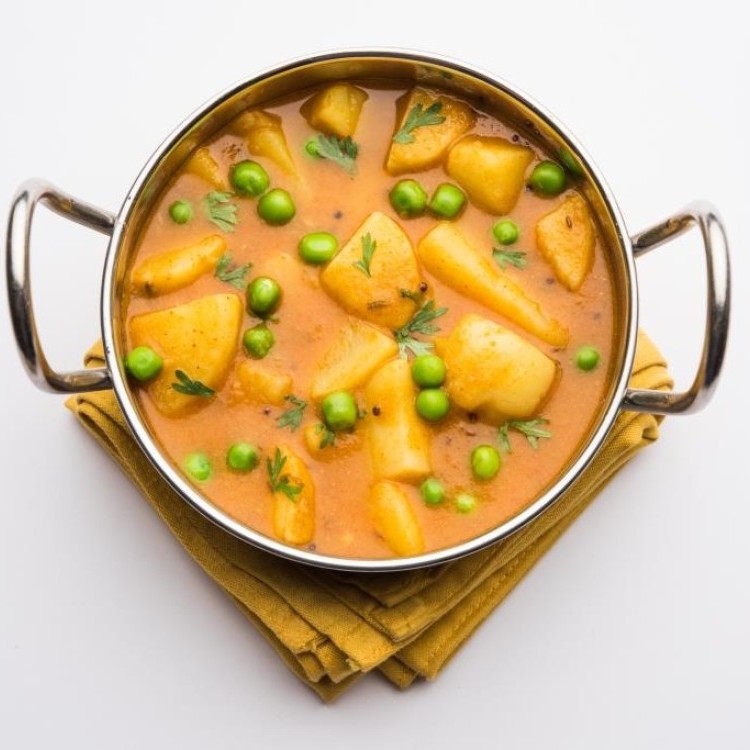 يخنة البطاطس والبازلاء