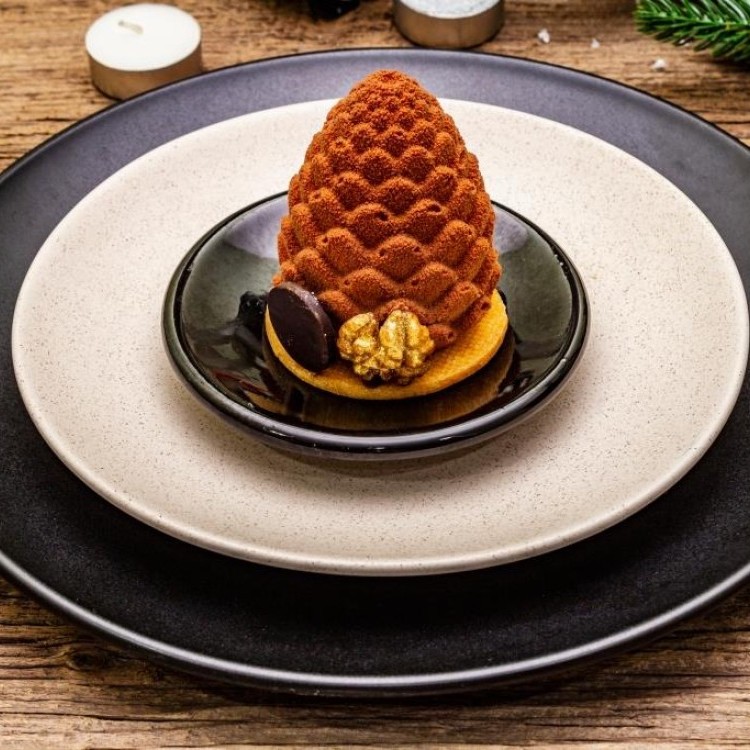 موس الشوكولاتة الصنوبرية المخملي