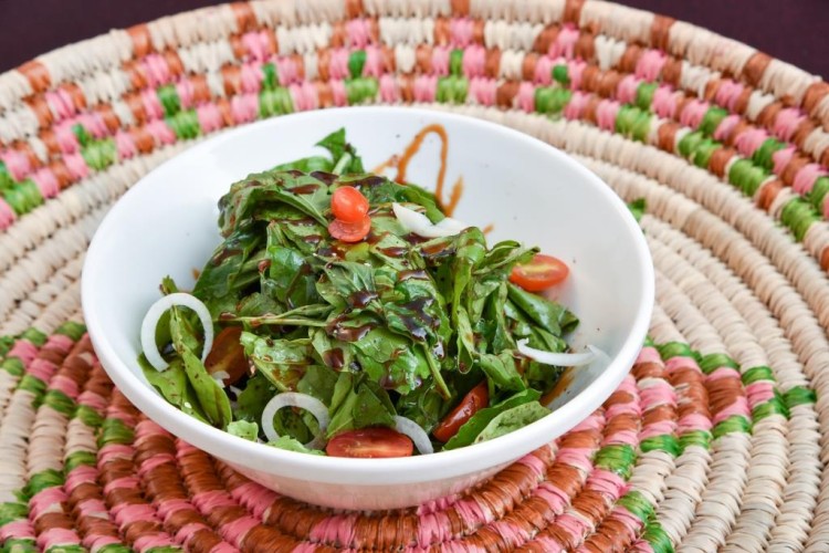 سلطة الجرجير بالنكهة الشرقية