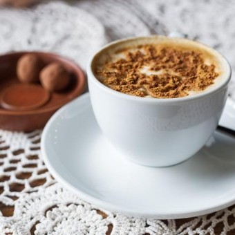 السحلب بالمكسرات وجوز الهند