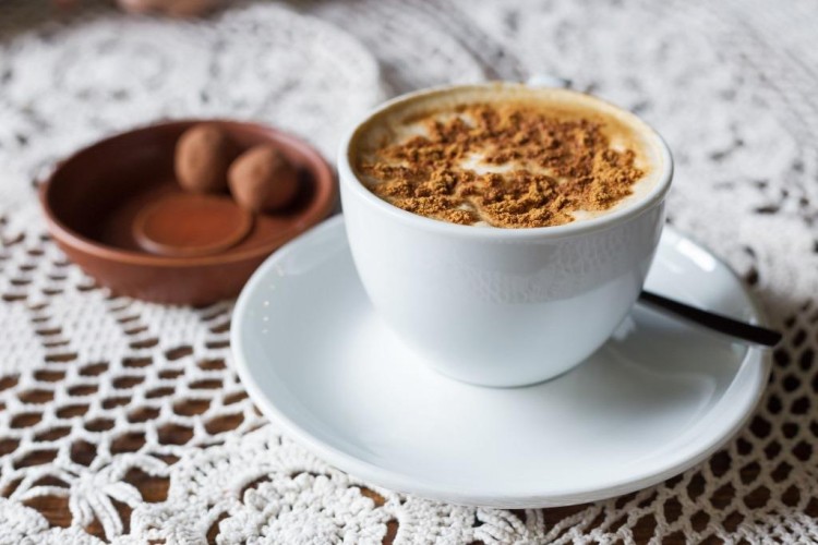 السحلب بالمكسرات وجوز الهند