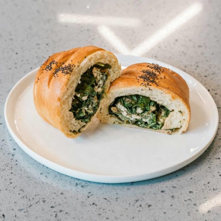 خبز السبانخ المحشو بالجبن