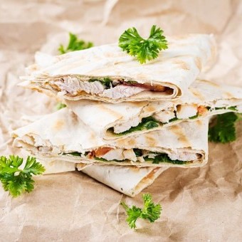 ساندويش دجاج بالسبانخ والجبن