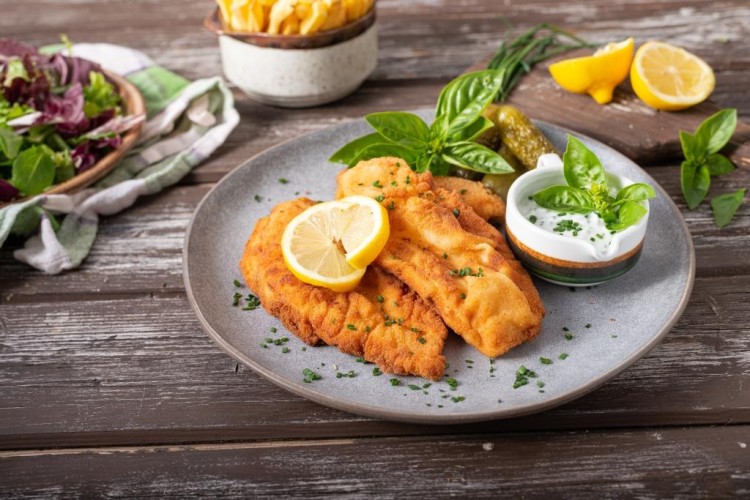 سمك مقلي على طريقة المطاعم