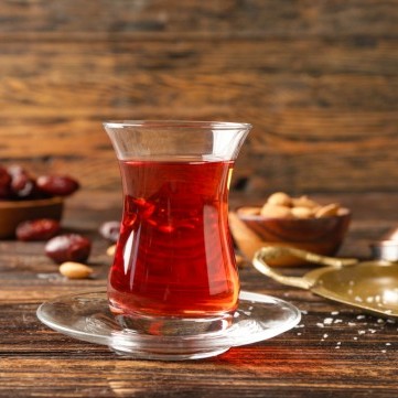 طرق للتخلص من إصفرار أكواب الشاي