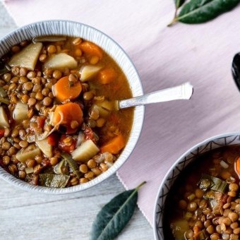 شوربة عدس بالخضار