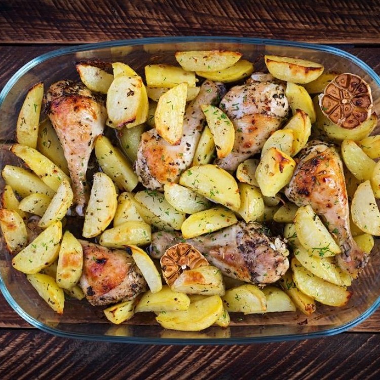 صينية بطاطس بالفرن بالدجاج