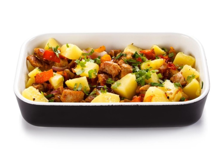 صينية بطاطس باللحمة