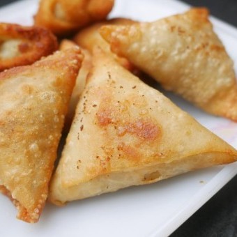 سمبوسة بمكونات البيتزا لسحور رمضان