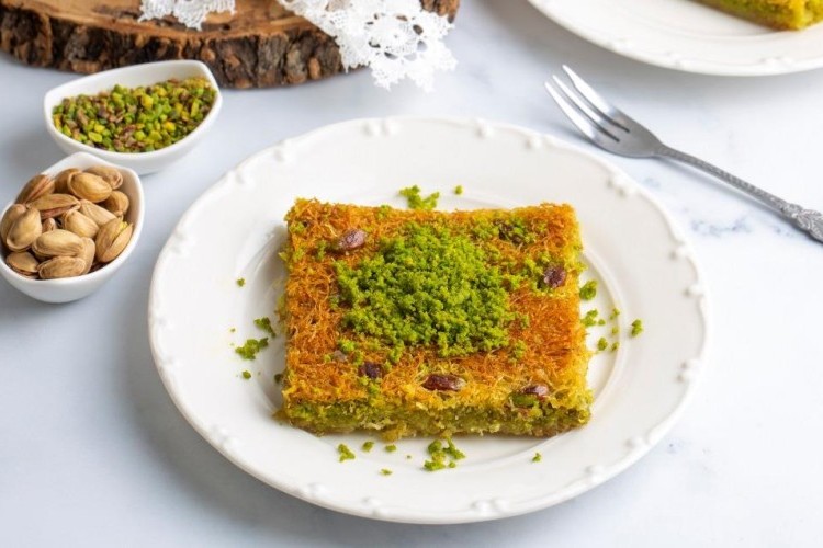 كنافة بالفستق والزعفران