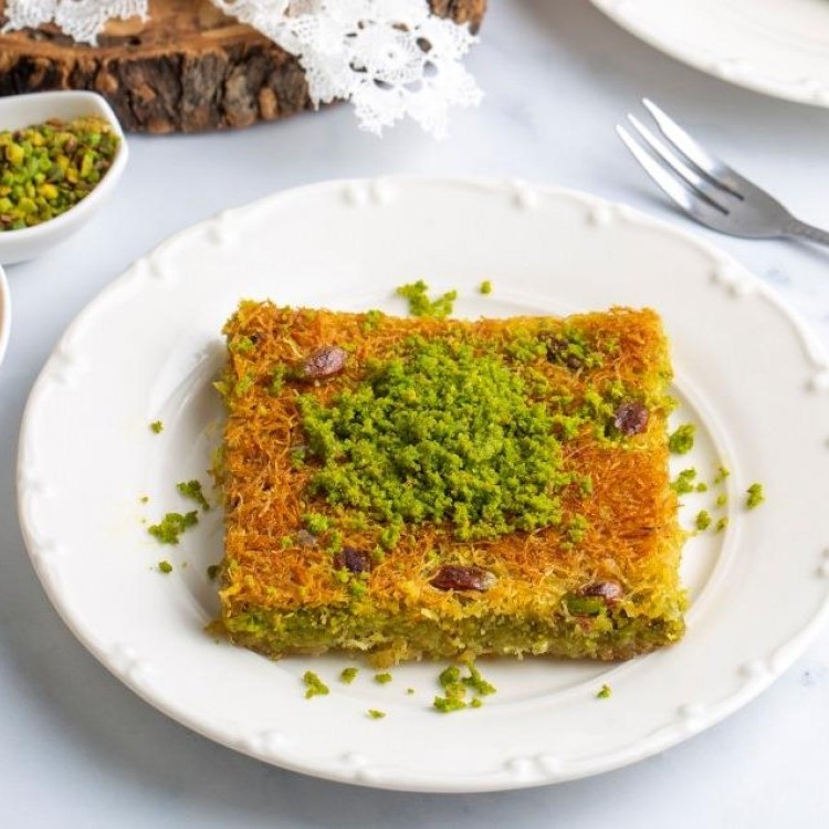 كنافة بالفستق والزعفران