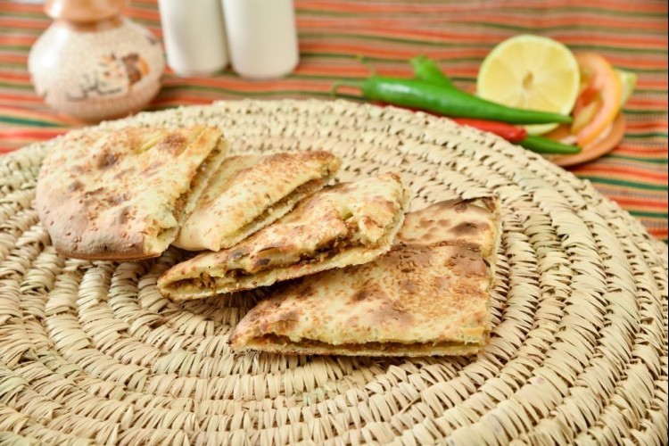 طريقة عمل عجينة الحواوشي بحشوة اللحمة