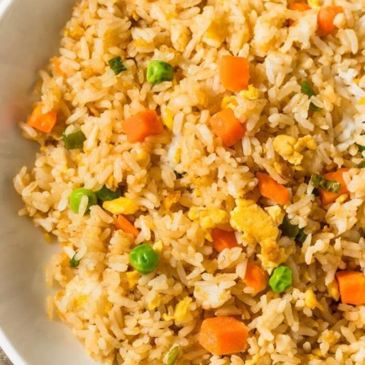 أرز مقلي بالخضار والبيض