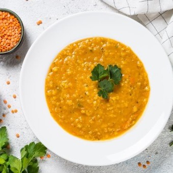 شوربة العدس مع الأرز الشتوية