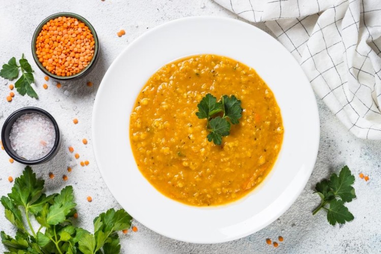 شوربة العدس مع الأرز الشتوية